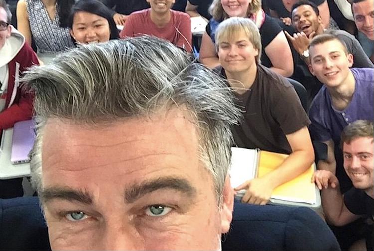 paramount_ads's tweet photo. Alec Baldwin dresses In disguise, delivers hilarious rant! http://t.co/nc0jxNPf9E http://t.co/XfjOp54pGe