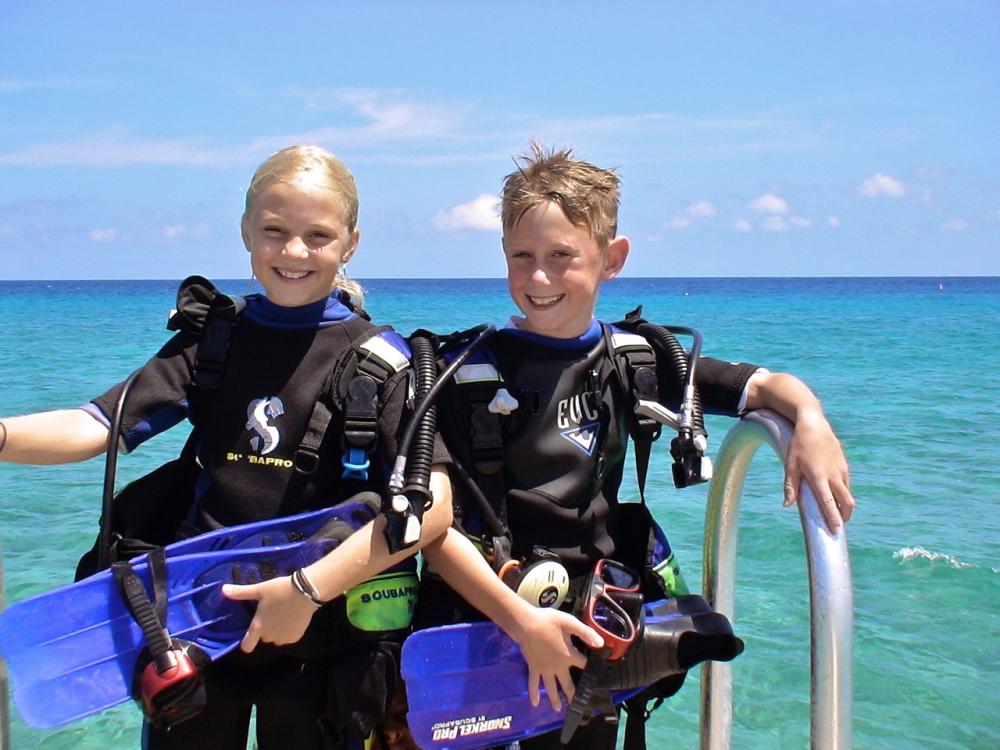 sportdiver's tweet image. Take the kids diving this summer and save 25% at #Divetech &amp;amp; #CobaltCoast! po.st/U67NeW