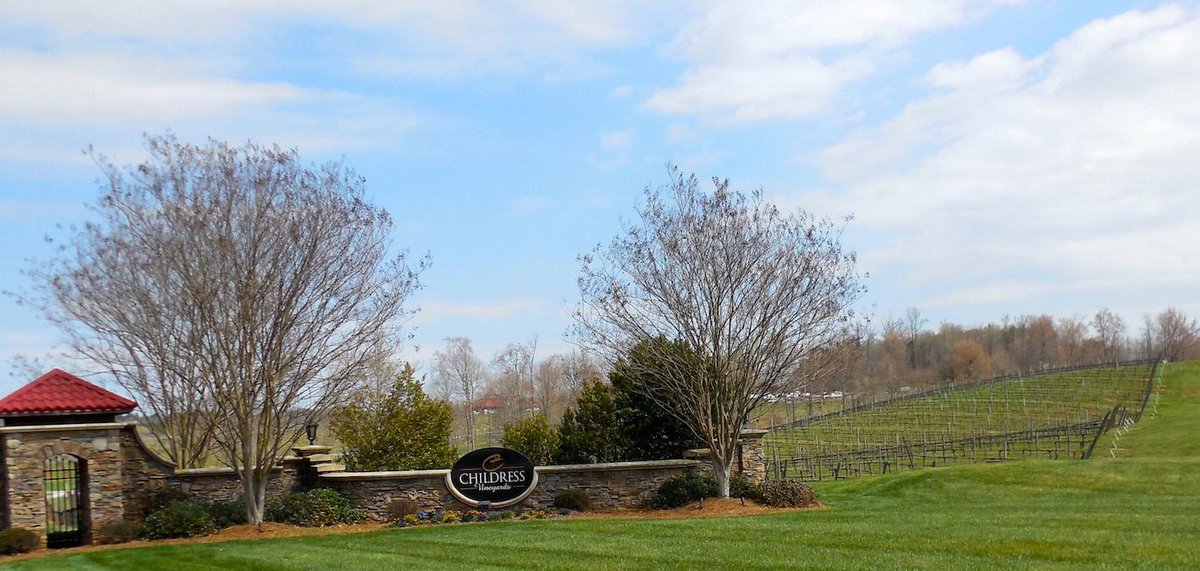spyderrider63's tweet photo. Great day @ChildressWines. Wonderful wine tasting, lunch at the Bistro & a walk on the grounds. #greatwines #funinNC http://t.co/G759Bi14sk
