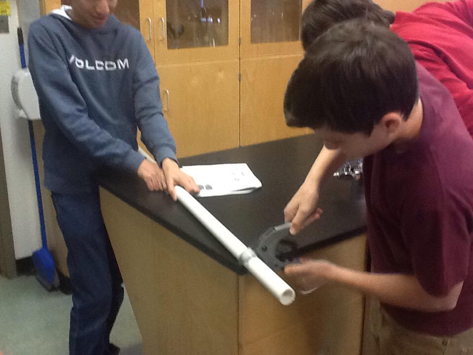 msagostino's tweet photo. G9 students learn #STEM by building wind turbines @theyorkschool @EIRProgram #GirlsInSTEM #engineering #windwarriors http://t.co/go0MjucO5r