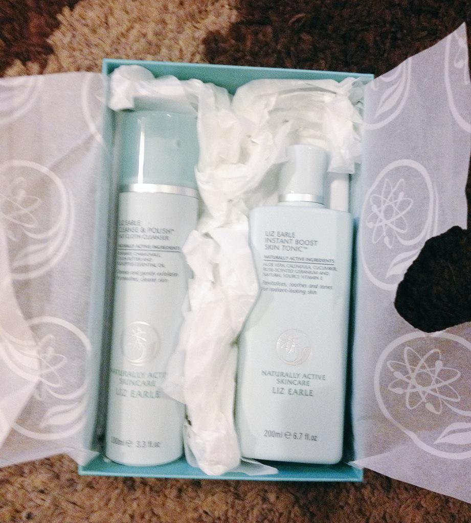 RyanBarker11's tweet photo. @lizearle Hot wash cleanser love it!!! And also the skin tonic!!!?😄 http://t.co/hVrlNtXBKE