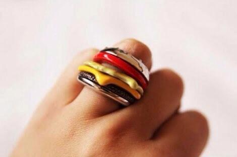 brgrsndmlkshk's tweet photo. Say yes to real love. 🍔💕 http://t.co/Z6ezuhSTQE