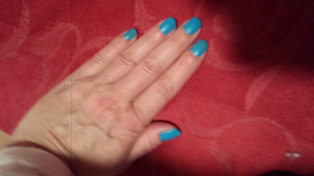 Schnell mal die Nägel neu lackiert 💜