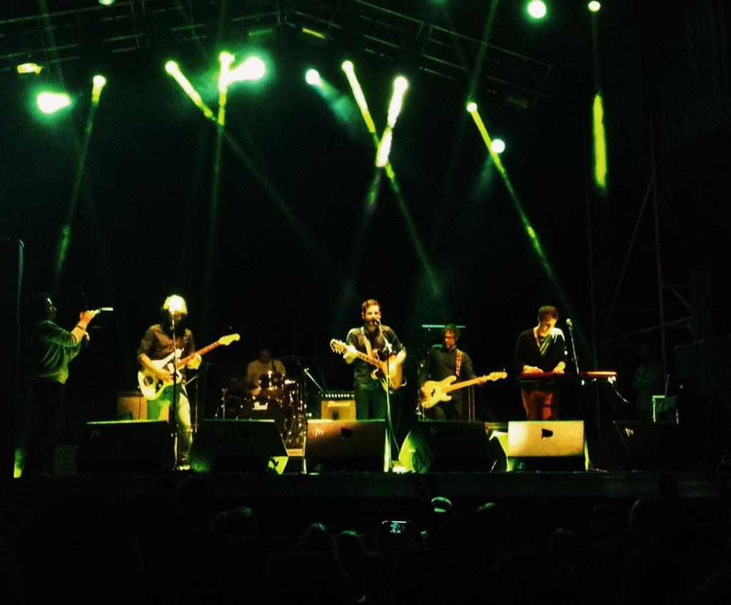 SorBittadelimon's tweet photo. ¡Bolazo el que se han marcado @somosFull hoy en el @SanSanFestival. Y Olé! 💃 #SansanFestival2015 http://t.co/FC6AvPtJmO