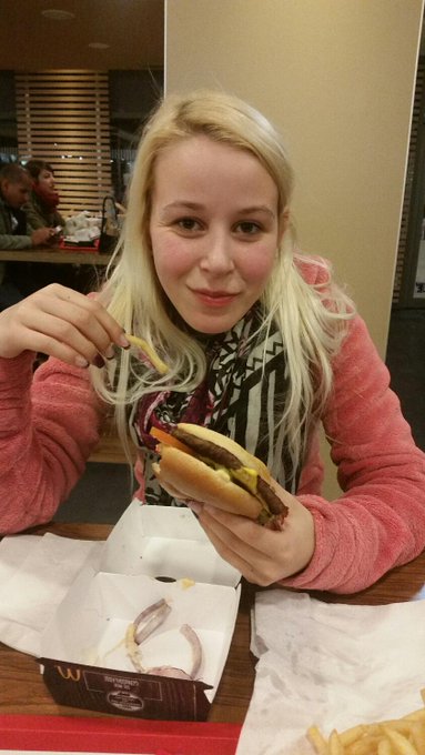 So gerade nen kleinen Busstop, denn geht's weiter nach London...bin am Sonntag wieder f&uuml;r euch da...<a href="/tag/teen"class="tags"><span>#teen</span></a><a href="/tag/webcamshow"class="tags"><span>#webcamshow</span></a><a href="/tag/sexyjenjen"class="tags"><span>#sexyjenjen</span></a>