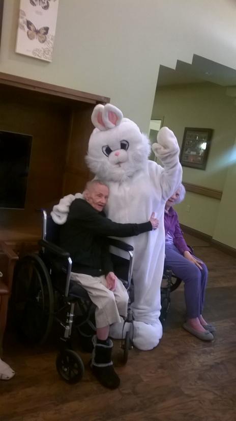 OakHillsED's tweet photo. Here comes Petter Cotton Tail, hopping down the bunny trail. @OakHillsMC #FrontierCulture http://t.co/kFPW46JcMT