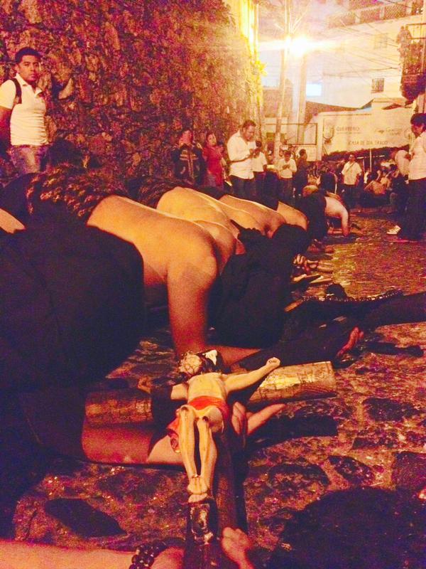 #PoSiTeLoPerdiste así se vivió la Procesión de la Santísima Trinidad ayer en #Taxco.