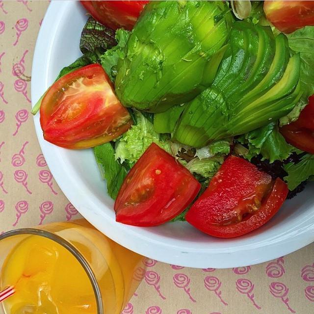 LaNatural_CL's tweet photo. Gracias por el dato @lygonz 🌿🍅 Esperando salir de los compromisos⌚️para empezar el fin de … http://t.co/9dKlgG7qsF http://t.co/Gko6Bthiz8