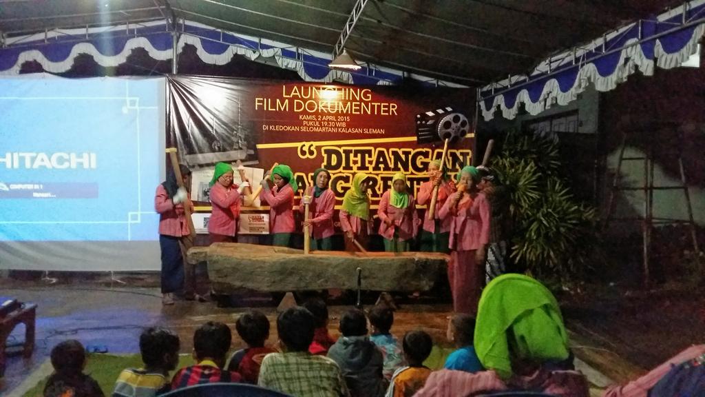 pixelkreatif's tweet photo. Terima kasih atas antusias, sambutan dan apresiasi selluruh warga Kledokan, Selomartani, Kalasan. http://t.co/CSDrsyh8LJ