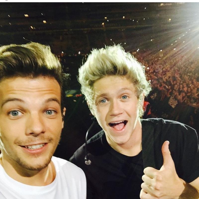 1D_perth's tweet photo. Louis and Niall at a concert the other night 😍😍😍 http://t.co/RO4bH8ay4G