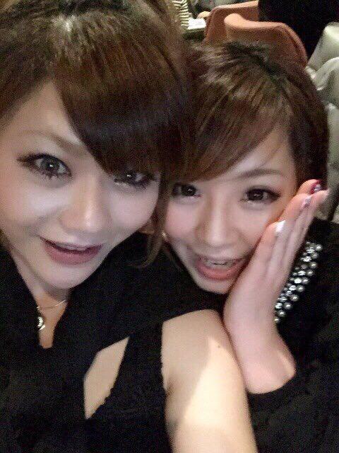 puripurinet's tweet photo. おはよーございます！今日はプリプリの可愛すぎる女の子を紹介します✨ゆいなさんとえみりちゃん👀えみりちゃんは可愛い踊りを踊ってくれてゆいなさんは…鼻芸をしてくれます（笑）ほんとに楽しいパブスナックです♡さーて今日も１日頑張りましょ❤ http://t.co/FSmFq4PuYv