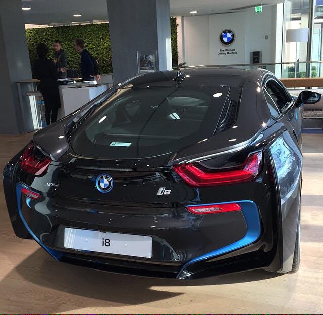 AmazingCarPics_'s tweet photo. I8 behind http://t.co/NK6iCL6XYT