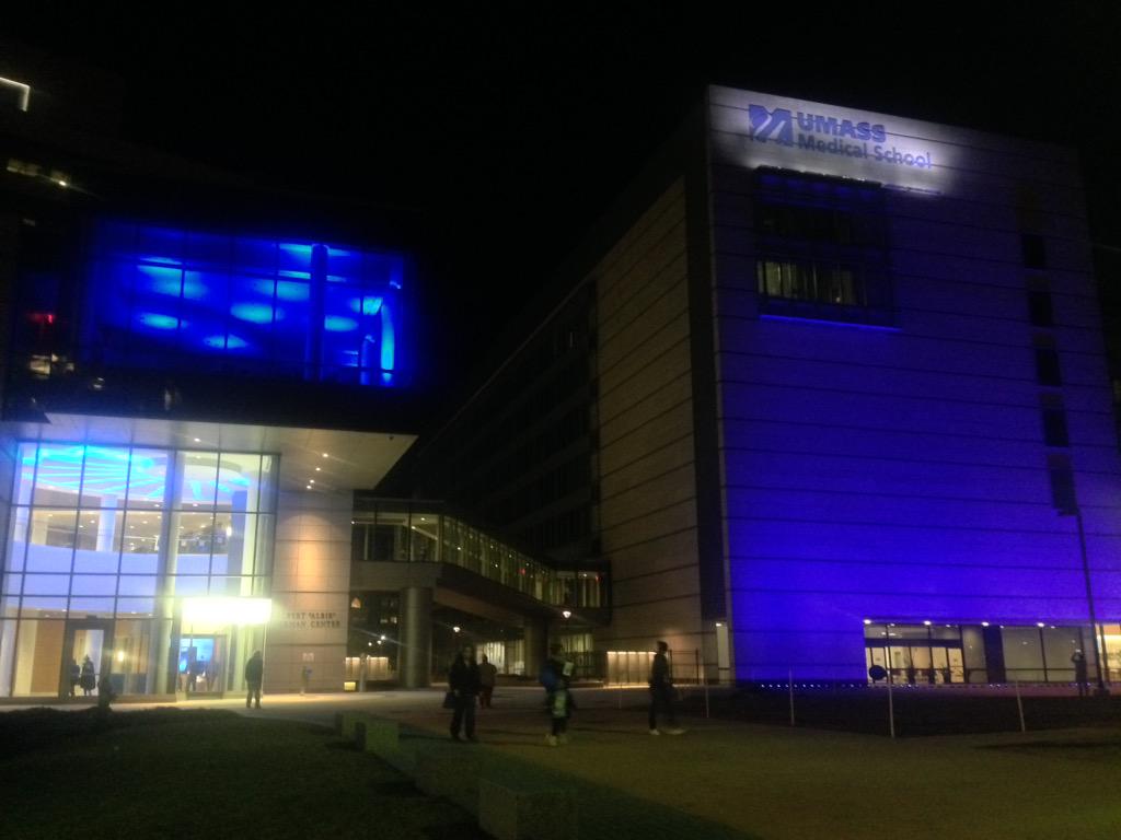 UMassChan's tweet photo. #UMassMed is awash in blue. #WorldAutismAwarenessDay #autism http://t.co/7glC9f95Q8