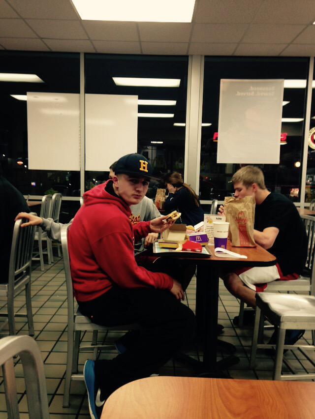 HudBaseball's tweet photo. 1st Food stop! http://t.co/upJbVyFMsc