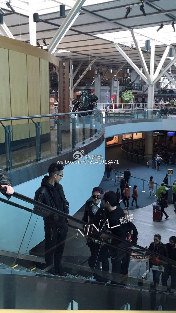 SkulLaeEy's tweet photo. กลับจีนแล้วใช่ไหม เดินทางปลอดภัยนะ ซ้ายมีเพื่อนๆมาส่ง ขวามีแม่มาด้วย ;-; ✈️ http://t.co/uQs34WHKc0