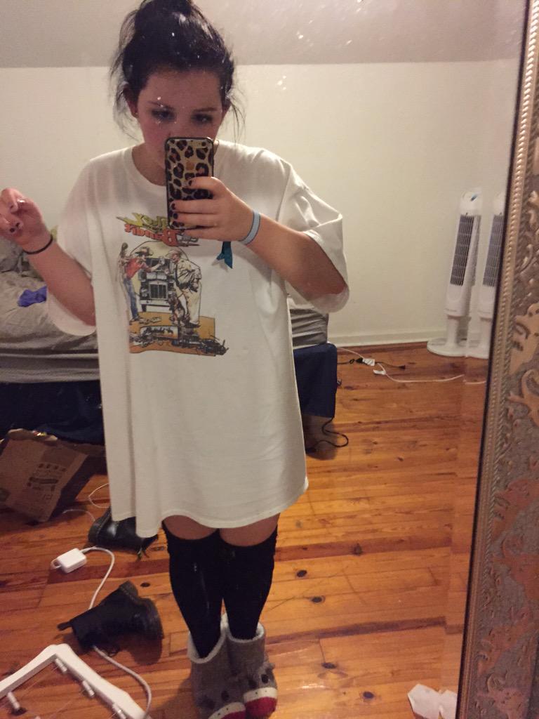 5SOSFindings's tweet photo. is this socially acceptable for pajama day? hahaha -Em http://t.co/7aCVPvsxu6