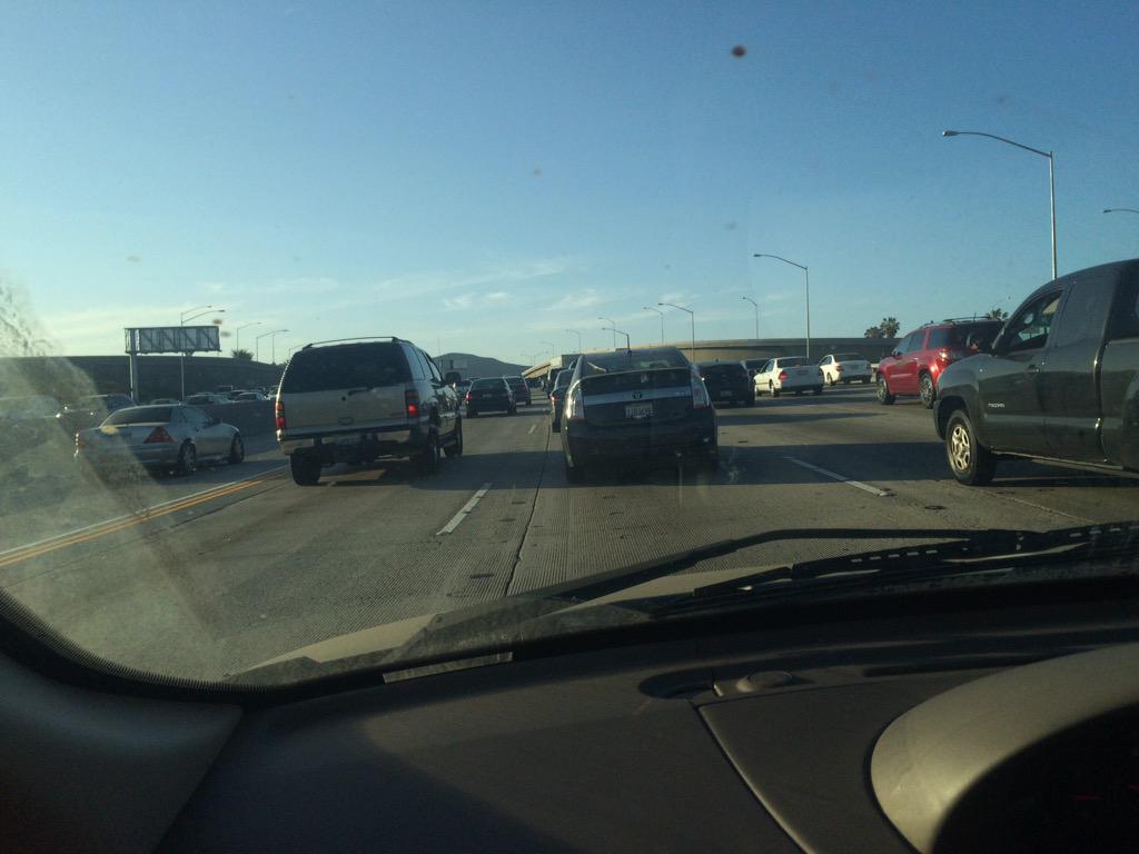 trycrzb's tweet photo. Oh how I've missed Los Angeles traffic particularly the 405 said no sane human being EVER..#morestopthango http://t.co/Y0qCUSiBWM