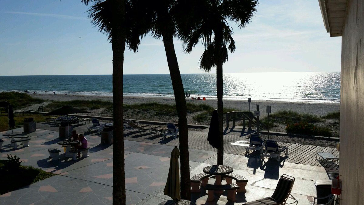 ADiIorio23's tweet photo. Living in Florida is rough http://t.co/EMXwJbulqP