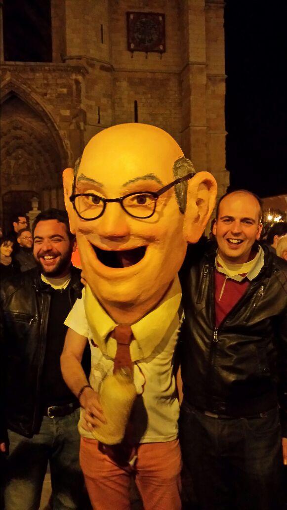 Carlosff84's tweet photo. David García, el ferroviario y Eulogio "el gafas" el taxista #Genarin2015 http://t.co/Mu5BE4h2ho
