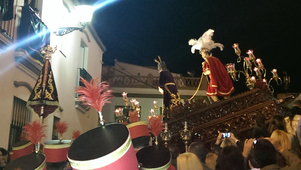 OJE_oficial's tweet photo. La @AMMaestroSousa de @ojejerez saliendo con la Hdad de la Macarena. http://t.co/TCqz2Qh8Tw