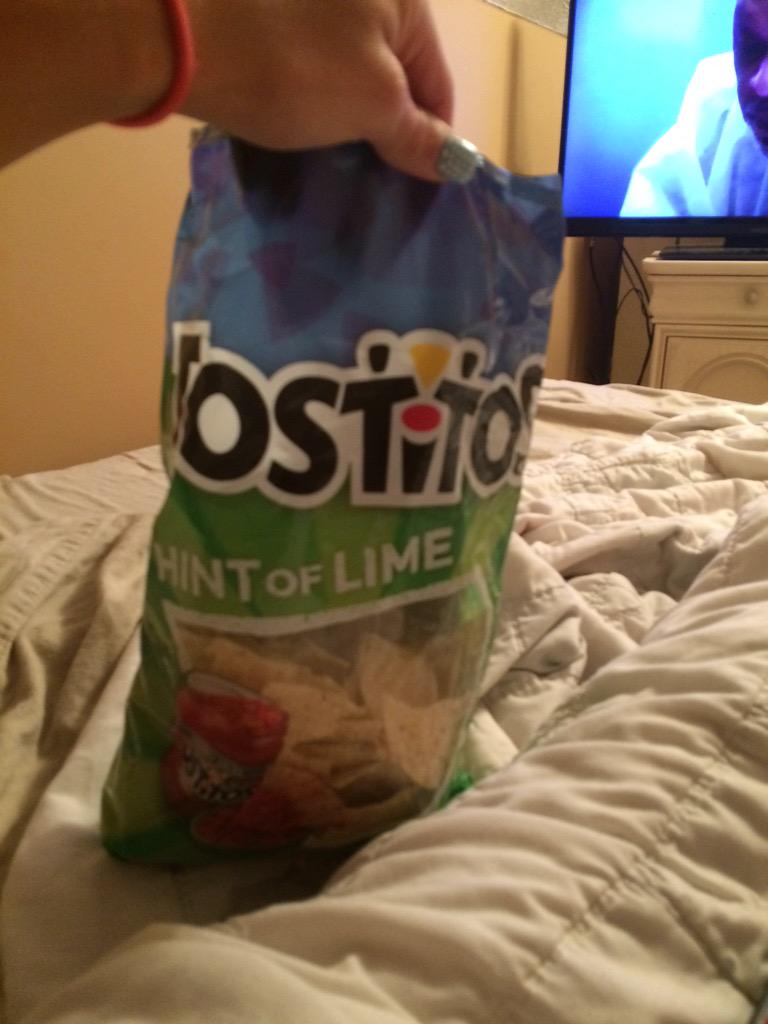 CMJohnson29's tweet photo. Can't forget the lime chips! ๐๐๐๐ #GreysAnatomy #limechips #addicting #delicious #TGIT http://t.co/OJtIbyCedX