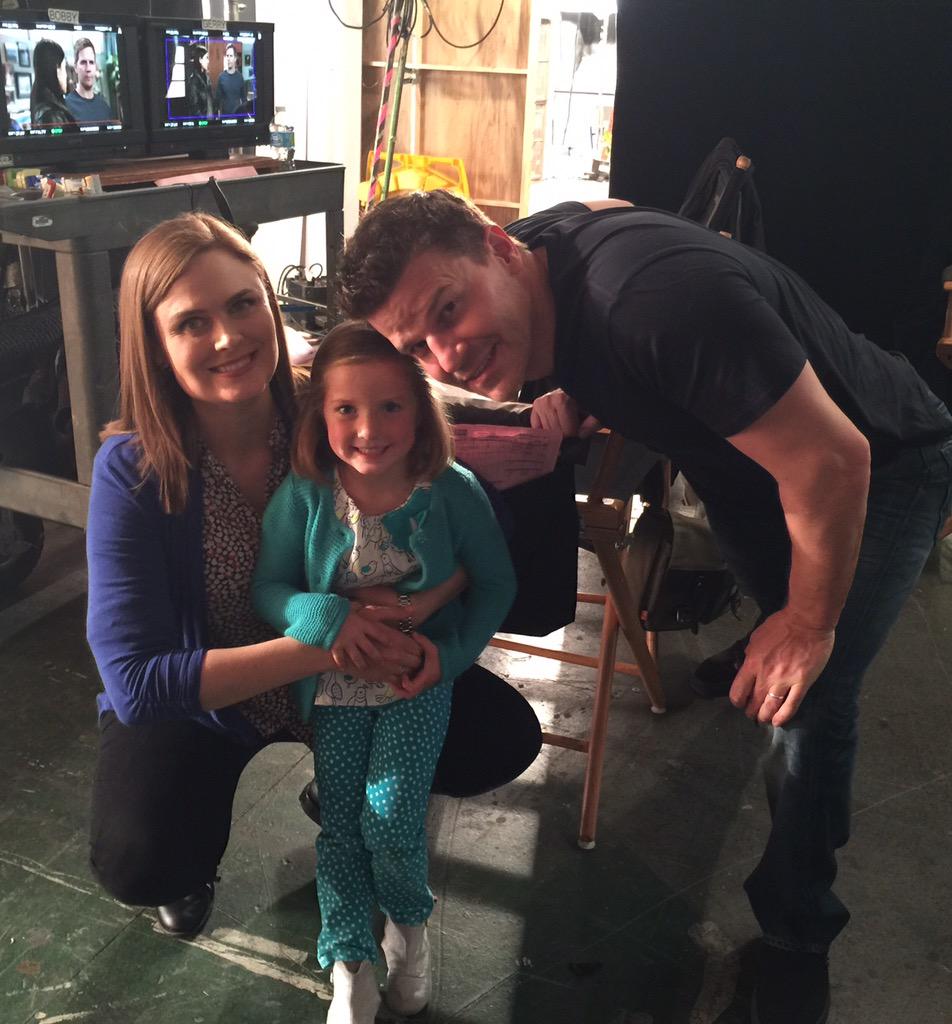 aleighsway's tweet photo. @sunnieraepelant @emilydeschanel @David_Boreanaz the booth family!! ❤️ http://t.co/OKhi3JzVbb