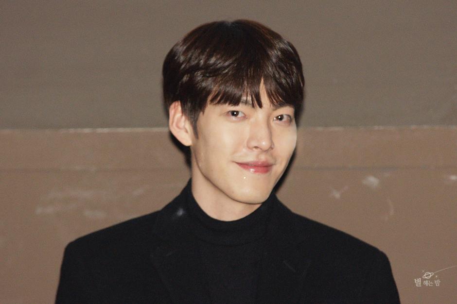 TheRainbow_Star's tweet photo. 150325 롯데시네마 건대입구 http://t.co/n7ECU72AGh