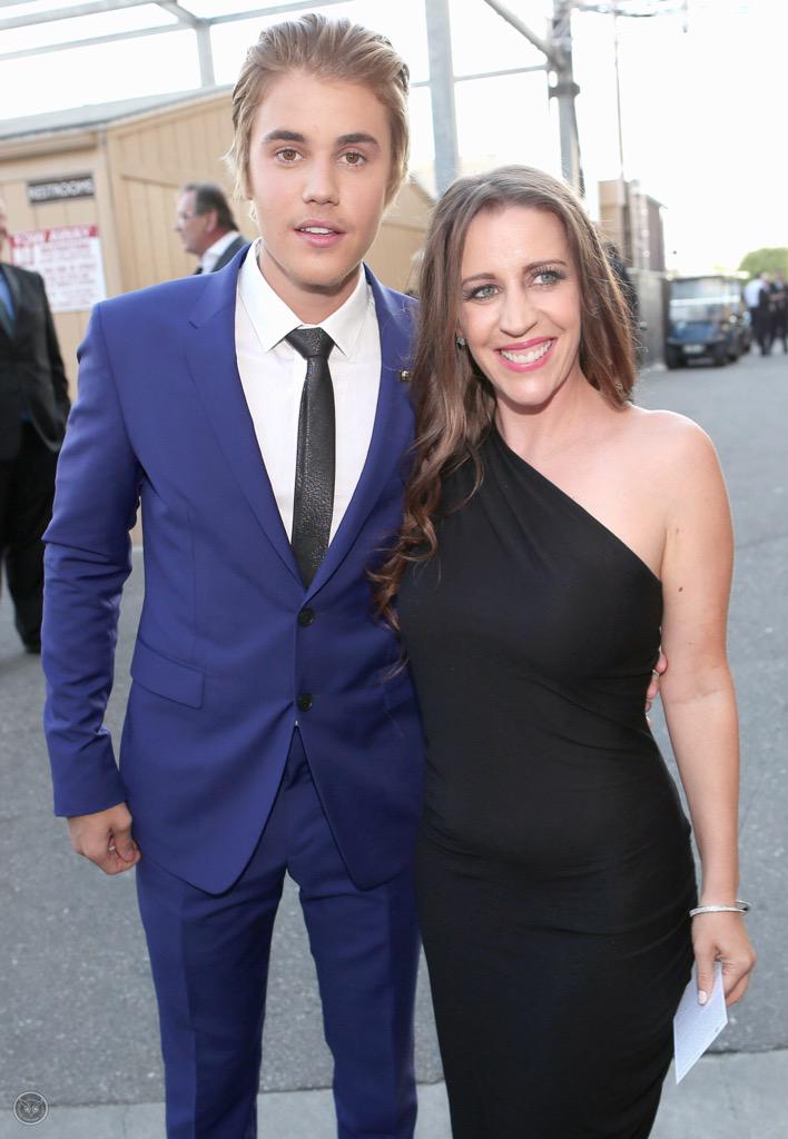 JustinCrew's tweet photo. Happy birthday @pattiemallette! We hope you had an amazing day. You're a great role model! http://t.co/yuAhOjPYUl