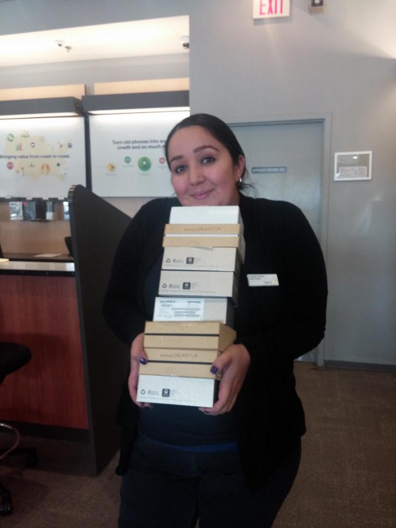 Tonester808's tweet photo. Denisse from Santa Fe Strong porting in 9 lines to lease from a business! #leaseallday #mambapride @blee01 @jestra09 http://t.co/2OLht73lEL