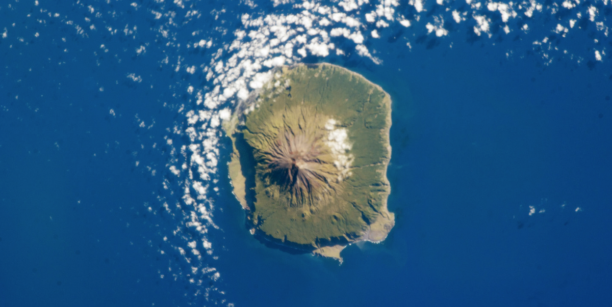 travelbasecamp's tweet photo. Tristan da Cunha is one of the most isolated communities on earth. http://t.co/ku4RpyMja6 via @Gizmodo http://t.co/omuhZinoUj