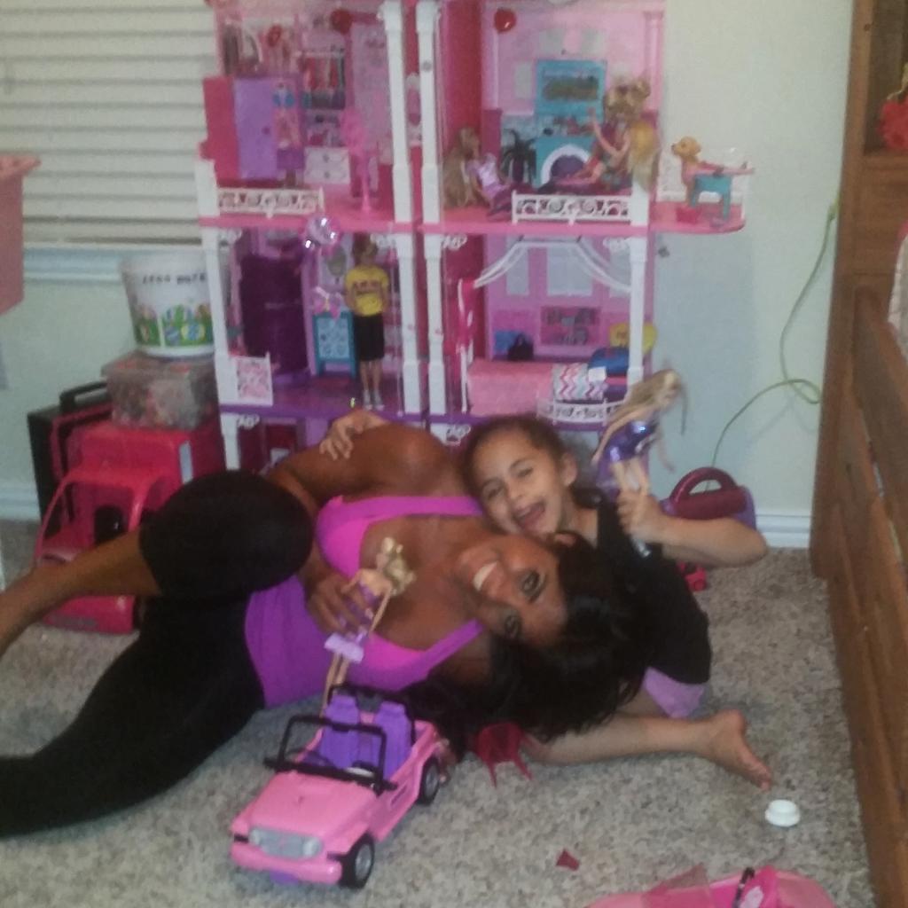 Maripily on X: Jugando con mi hermosa sobrina Alanis a las Barbie!!! Muero  por tener una niña. . http:t.coO1lXm7MUmA  X