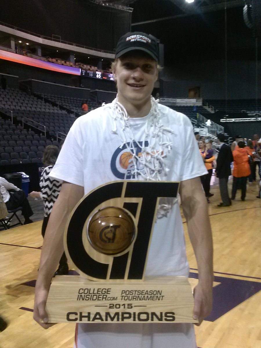 CoachKachmarik's tweet photo. Egidijus Mockevicius scored a career high 27 pts to help Evansville claim the 2015 CIT Championship. #2015CIT http://t.co/XM842rlUqq