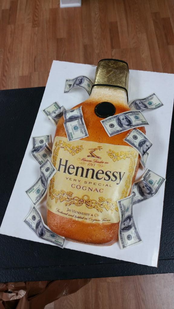 EDIBLEC502's tweet photo. #HENNESSEY #MONEY http://t.co/w6JOFroMyH