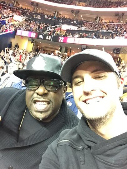 lukebryan's tweet photo. Yes http://t.co/pKKmopklrU