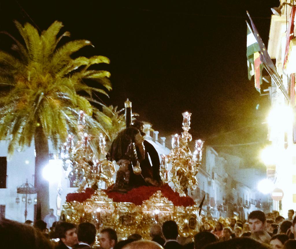 BandaValverde's tweet photo. Comienza la Madrugá Valverdeña, un año más acompañando al Señor del Santo de la Hdad de los Negros. http://t.co/c2OTtIAxYg