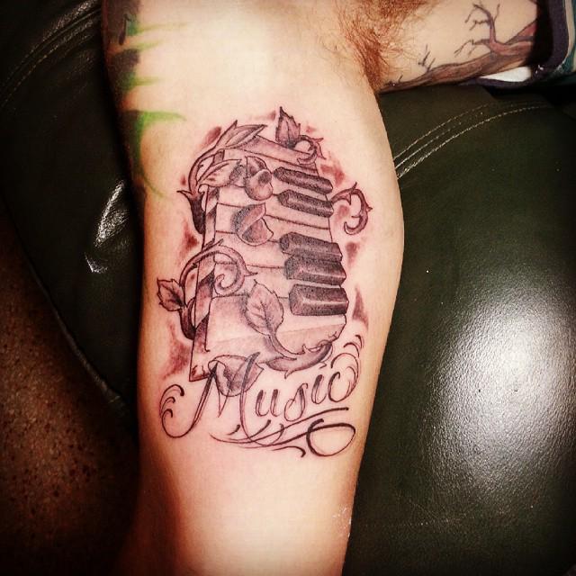 TatInspiration's tweet image. sticknpoke.com New #tattoo
#pianotattoo
#scriptkillas 
#script
#lettering 
#florida
#portricheyfl 
#newpo…