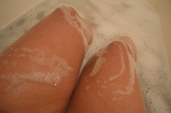 Wanna see me taking a bath!??  Come check me out. :)  http://t.co/u6BnnhCCiq #sexy #legs http://t.co<a href="/tag/legs"class="tags"><span>#legs</span></a><a href="/tag/sexy"class="tags"><span>#sexy</span></a>