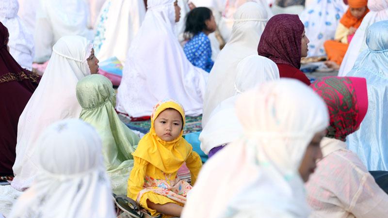 VIVAcoid's tweet photo. Riset: 2070, Islam Akan Jadi Agama Mayoritas di Dunia http://t.co/nlS4wfeVSG http://t.co/8T1DwVC868