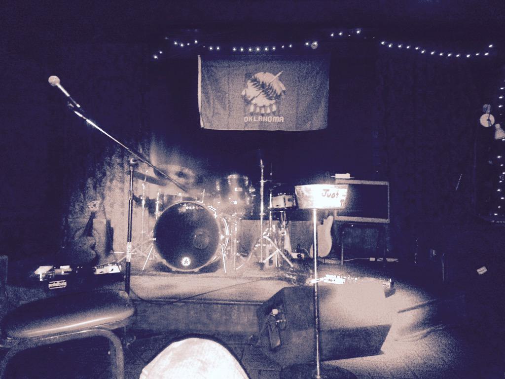 MikeDee85's tweet photo. Playing round town son http://t.co/mEzpyOw8Fs