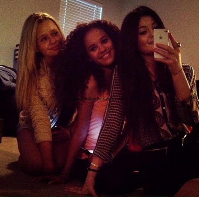 DarlingPettis's tweet photo. Miss them and this😩💘love you both with no boarders http://t.co/pJ1a29faAo