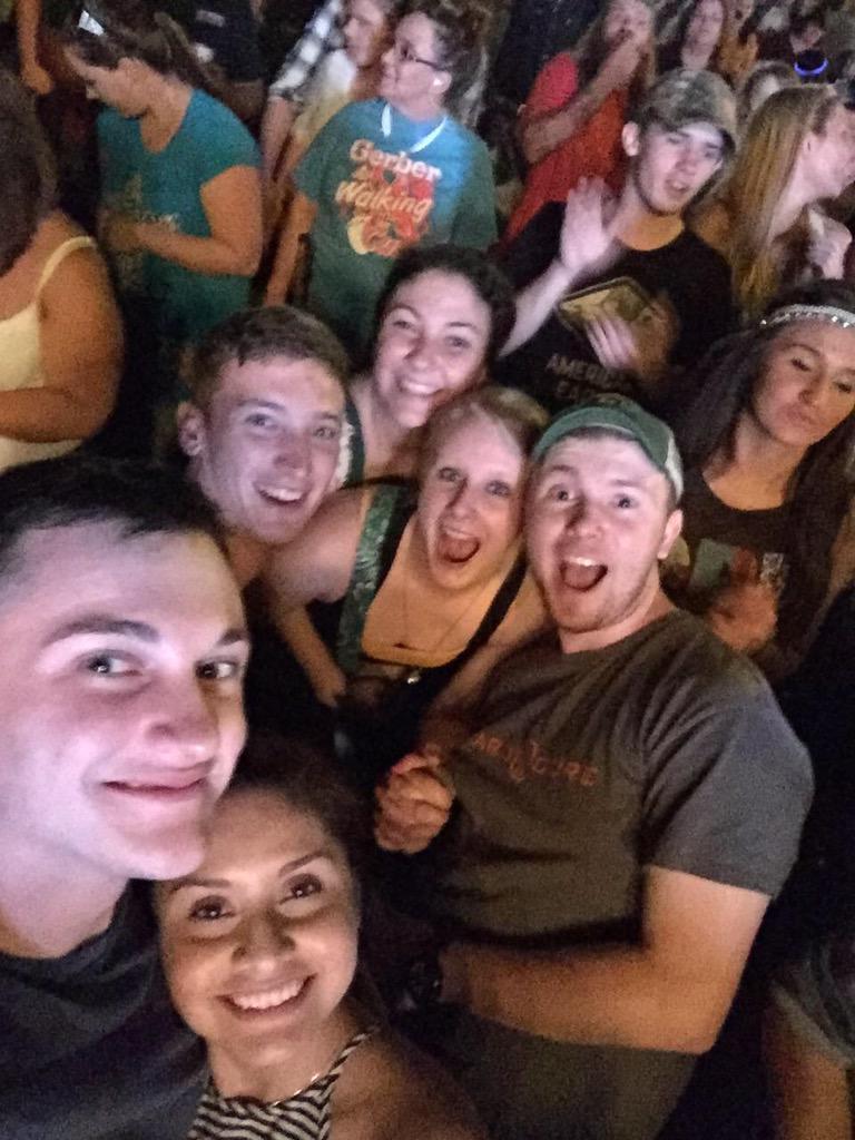 KoleHorne's tweet photo. Good time at Joe Nichols with @CodyHixson @Tania_9811 @Kendra_McC @BryantHghfld @diyana_burris http://t.co/PvWOPEXihK