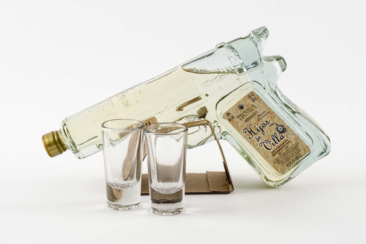 bottlesunique's tweet image. Aged/Reposado Tequila Luxury Pistol Bottle Shape with two Shoot Glasses. AUD $69.00. #bottlesunique #TequilaPistol.