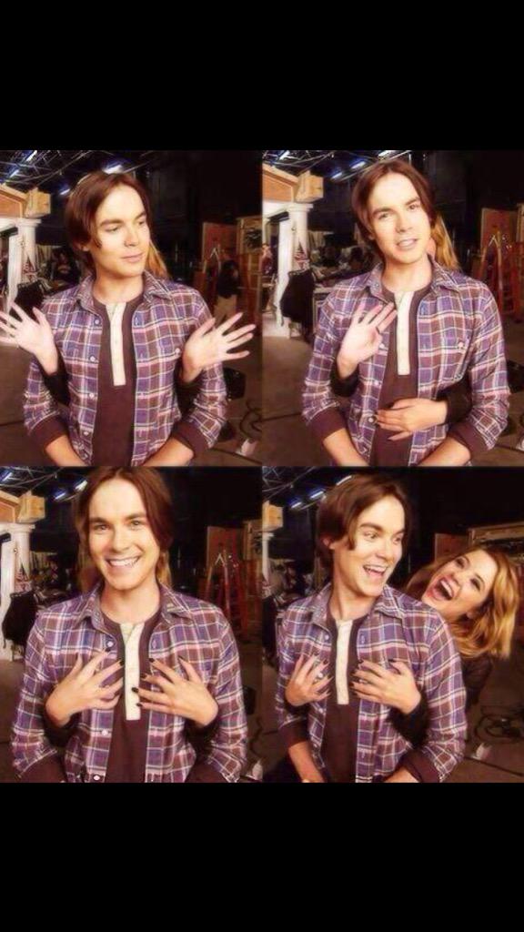 PLL_BrForever's tweet photo. Shippo fora da sΓ©rie...fofos πππ« #Haleb #PLL #PLLRT #asklittleliar #liar #hannaandcaleb #AshleyOnEllen http://t.co/IJhoaSMgPd