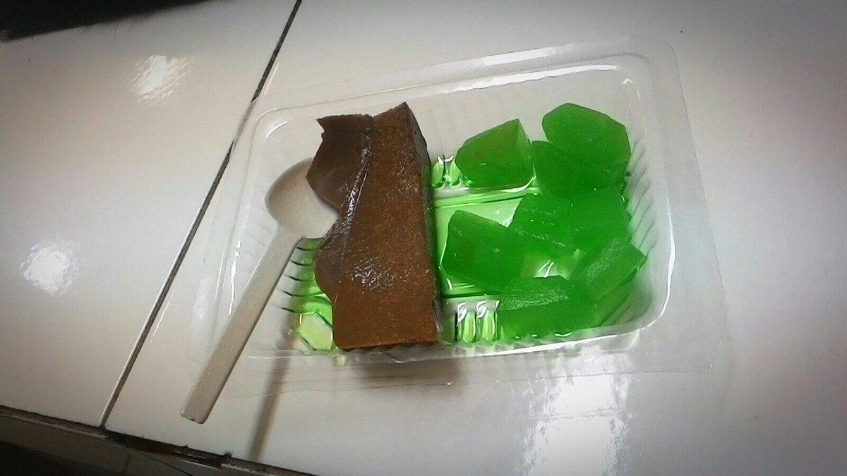 irvanseptiar's tweet photo. @DemaFST @fadjrinAM @oryzasativa_uin  nih min ada puding yogurt sama manisan kulit semangkanya. Mantabs http://t.co/DrEaTfkGWT