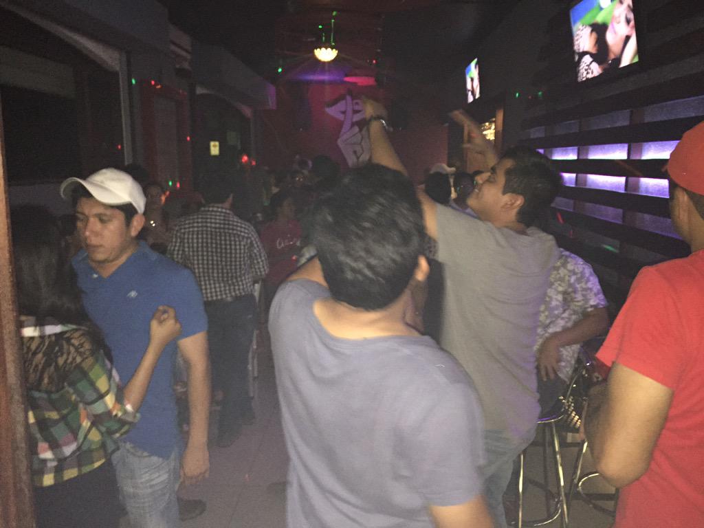 EvaJulisa's tweet photo. @shoo_bar donde tu diversión es primero, disfrutando este jueves Santo #yoestuveenshoo http://t.co/KaLTYWoko7