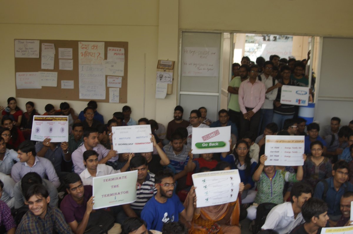 MRehanMS's tweet photo. @BillGates Pls RT. IIT Jodhpur students &amp; 26 faculty in 3 day protest for resignation of Director #DictatorFreeIITJ http://t.co/Sp6Q4RVu7J