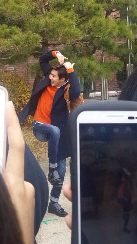 yoourrna's tweet photo. Cucok nju"@chilibyun: Ga kenal“@yolandanma: Malu ih"@exodiction: is this exo's leader?????? http://t.co/hhFTjnrwIk"”"