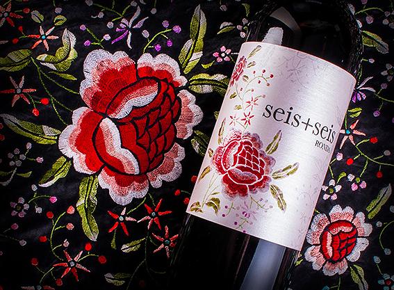 central_pack's tweet photo. seis + seis - Chinchilla Wine http://t.co/3LyPYhsS0h #packagingdesign #centralpack #hugozapata http://t.co/3E7PpAGGp7