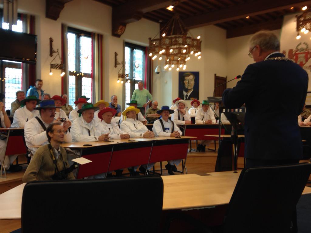 peterdebaat's tweet photo. @gemeentealkmaar @UNESCO #Alkmaar #Kaasstad #cheesetown  #WorldHeritage opening seizoen 2015 Alkmaarse Kaasmarkt http://t.co/xsWpg5FmGC