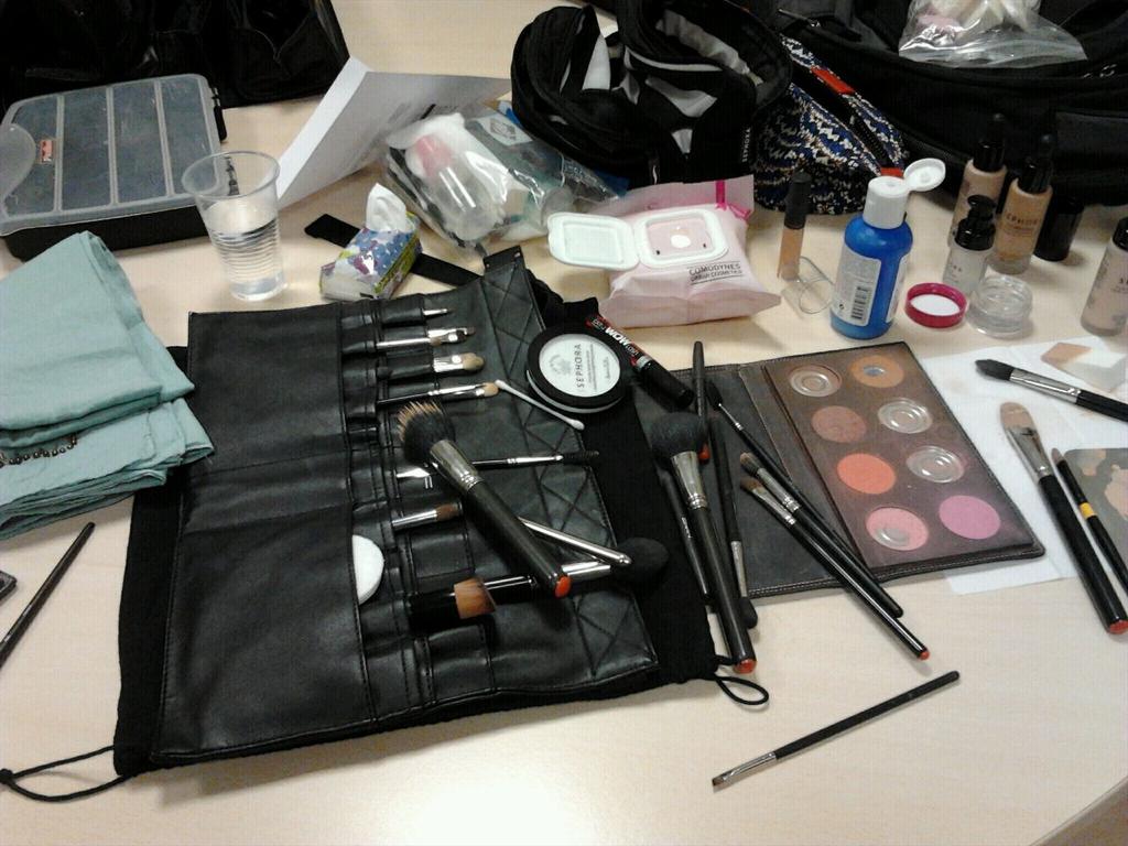 jm_c_r's tweet image. Demà no serà avui @verkami @DemaNSAvui  maquillatge time ;)